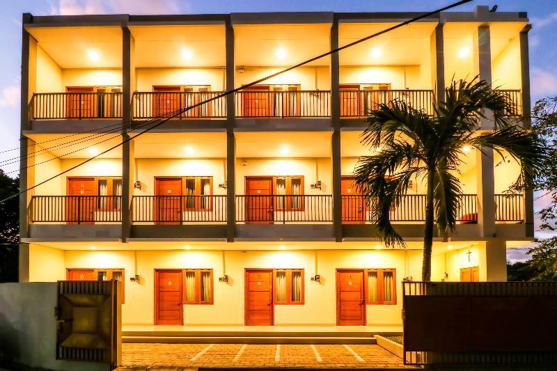 Oyo 1200 Kencana Residence 金巴兰 外观 照片
